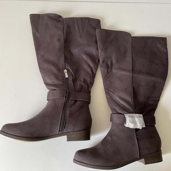 Nib Journee Collection Cate Extra Wide Calf Knee High Boots in Grey Faux Suede - Picture 6 of 11
